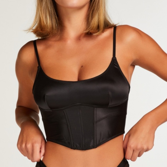 NWT House of Harlow 1960 Black Rhinestone detail Crop Top Size M - Picture 1 of 15